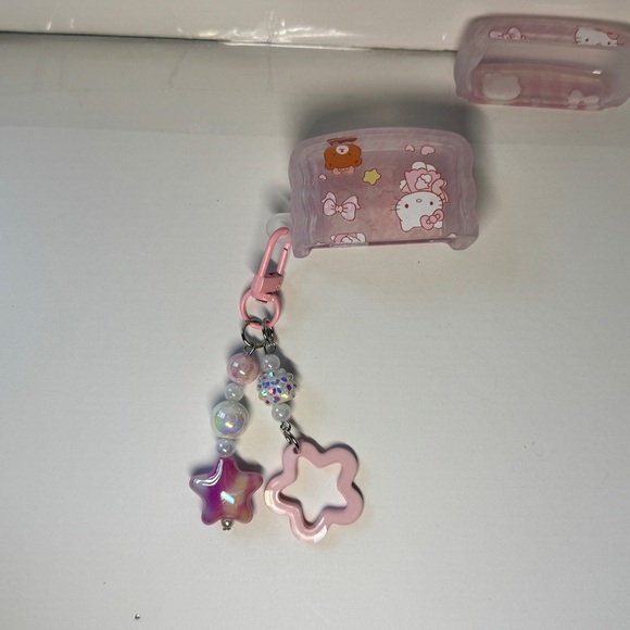Hello Kitty AirPods 4 Case with Charm - Picture 3 of 7